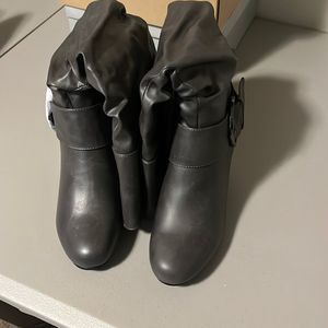 Women’s Journee Collection Calf Boots, Size 10, grey new